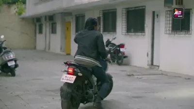 E8