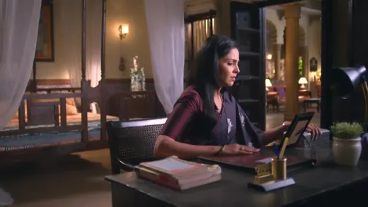 E883