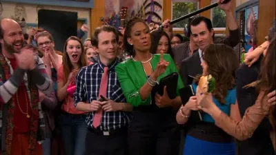 E10.Tori Goes Platinum (1)