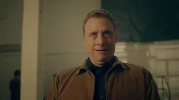 E6.An Alien in New York