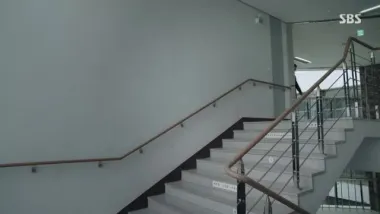 E14.Hand Me The Copy